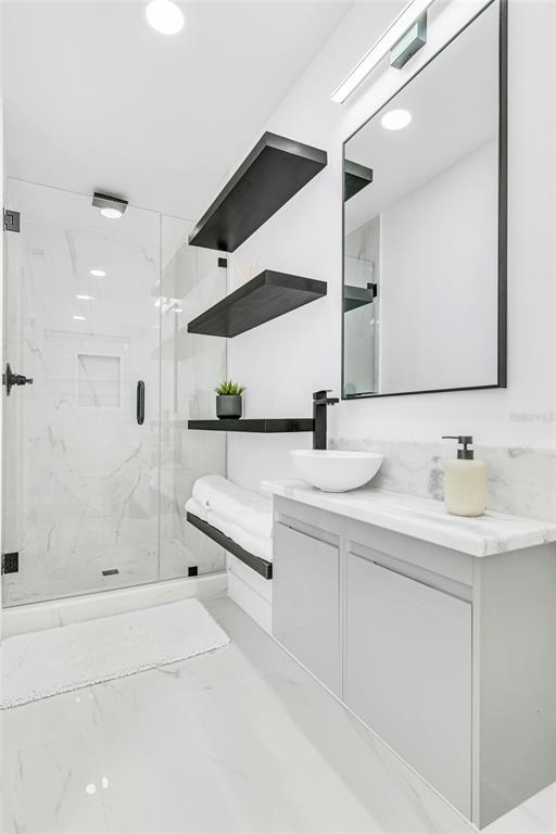 Building Photo - 1921 Fern Ave