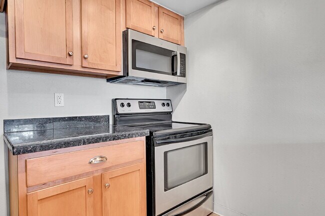 Building Photo - $1,450.00, 1-bedroom, 1-bathroom Lower Lev...