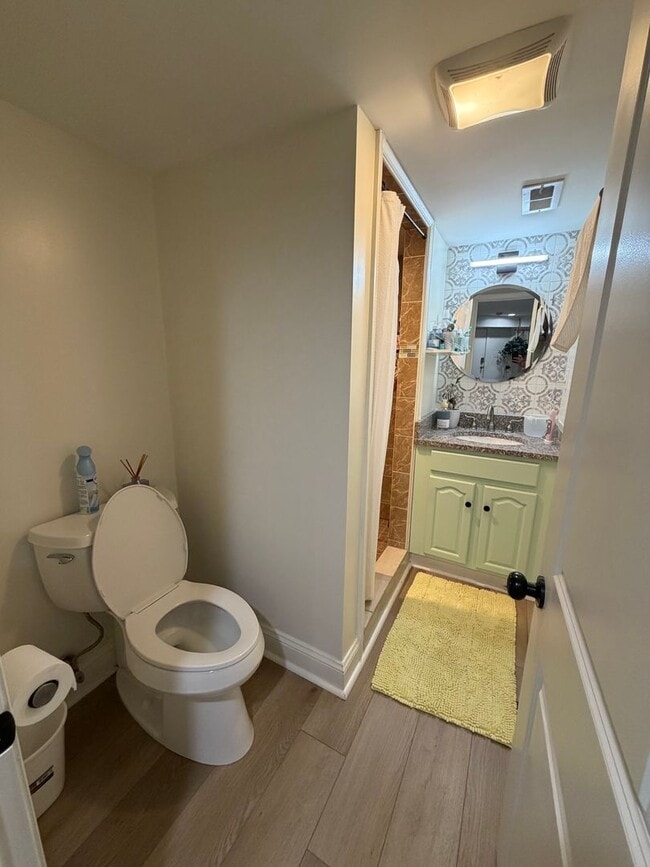 Building Photo - 5445 W Berks St