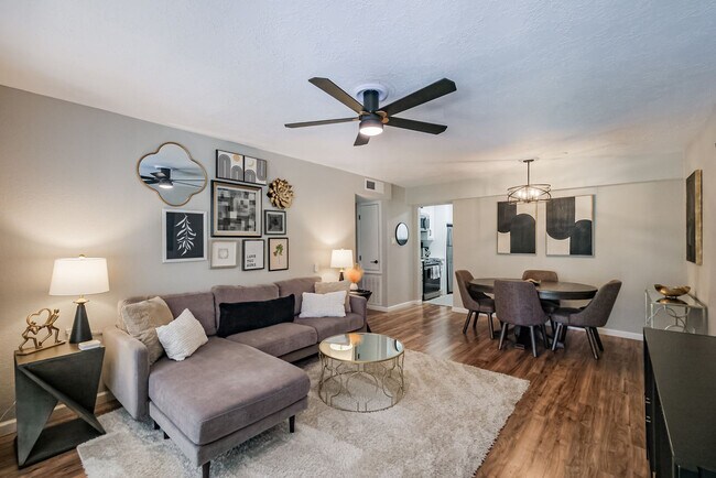 Building Photo - 2507 Montrose Blvd