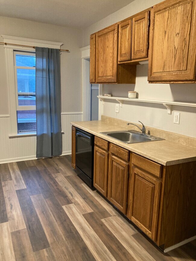 Building Photo - 45 Holbrook St