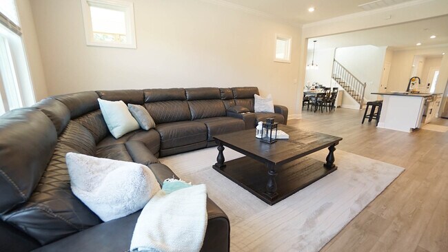 Building Photo - 329 Sparrow Rdg Dr