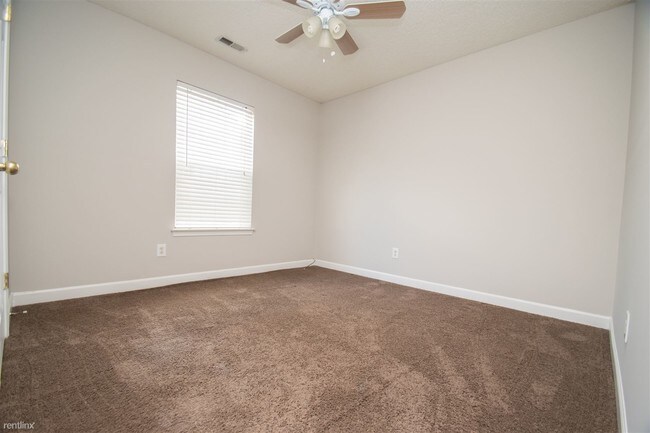 Building Photo - 3 br, 2.5 bath House - 2022 Sunset Village Dr