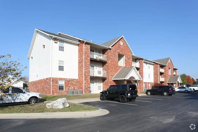 Primary Photo - Parkwood Apartments