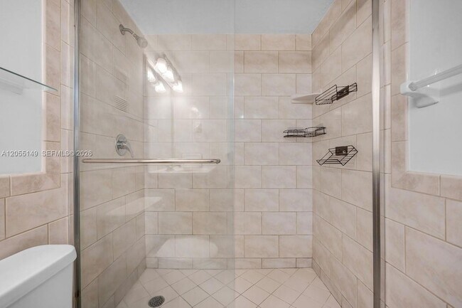 Building Photo - 250 Jacaranda Dr