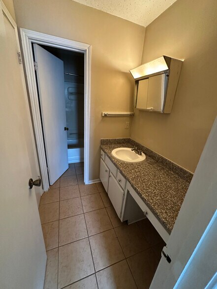 Building Photo - 222 Sandra Del Mar Dr