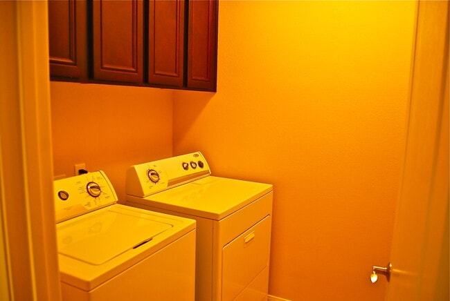 Building Photo - Spacious 4 Bedroom Townhome in Airoso of Carmel Valley