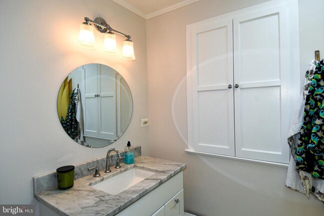 Building Photo - Discover exceptional comfort and timeless style in this beautifully updated single family residen...