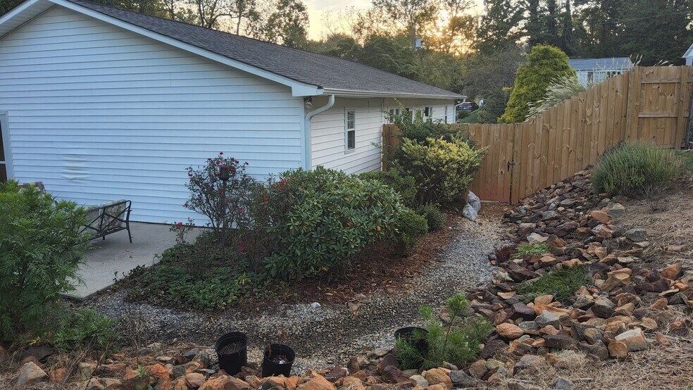 Building Photo - 24 Scottsdale Dr