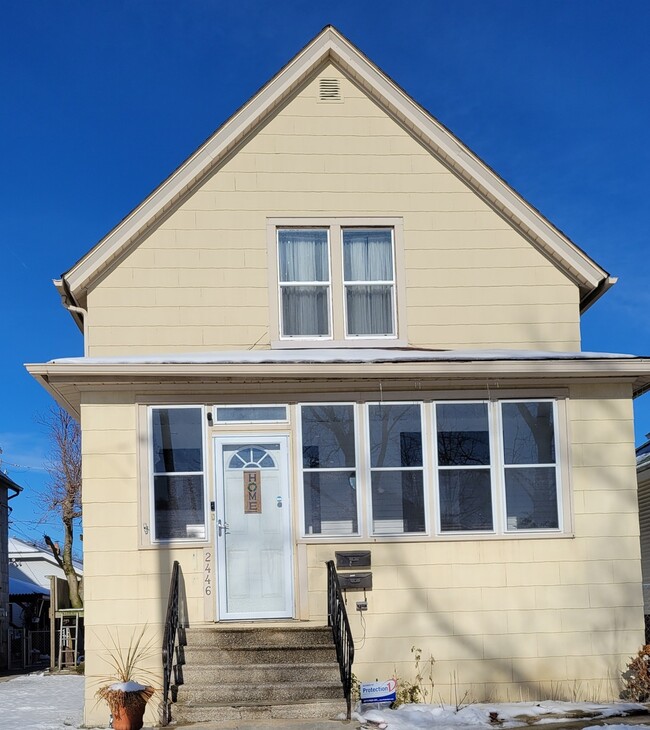Building Photo - 2446 Lewis St