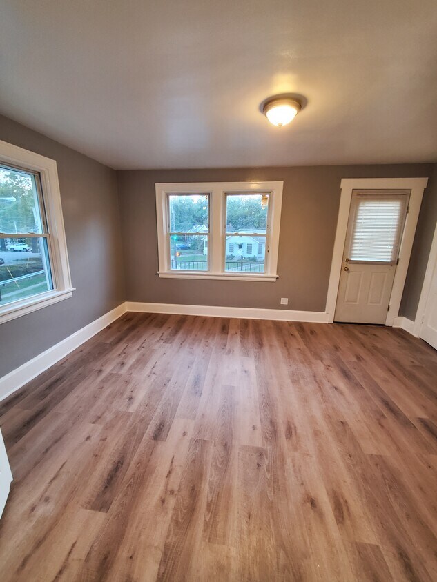 Huge second bedroom - 3902 Taylor Ave