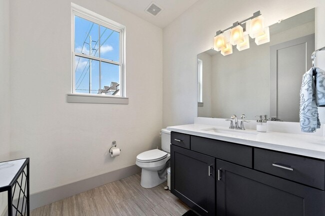 Building Photo - 4621 Chartres St