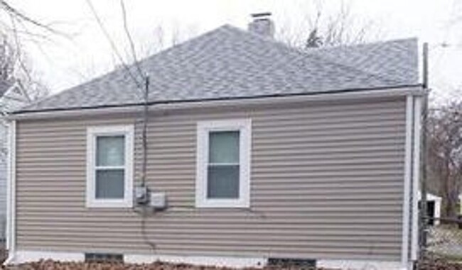 Building Photo - Renovated 3-Bedroom Bungalow – We Welcome ...