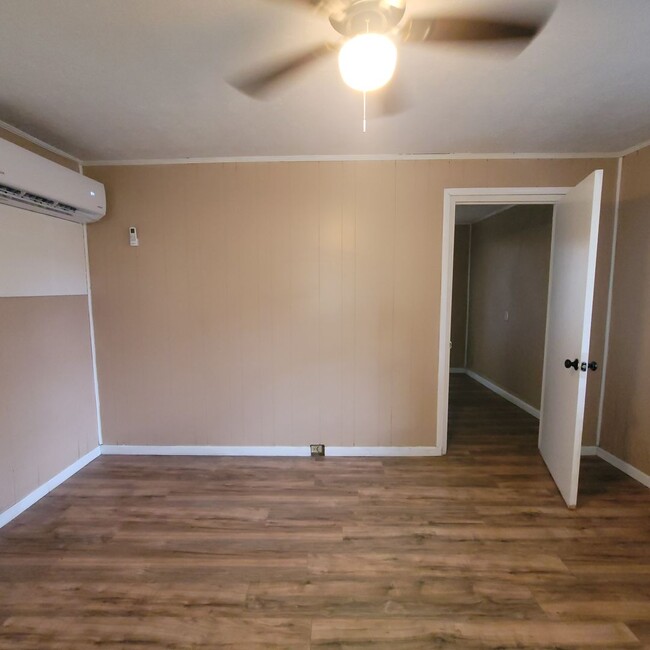 Building Photo - Renovated 2 bedroom home Phenix City