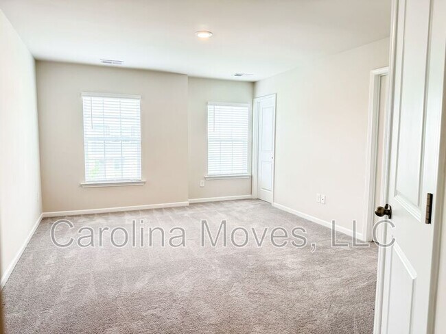 Building Photo - 19 Fennec Dr