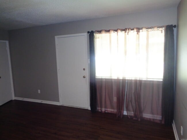 Building Photo - 2915 Wynne Dr