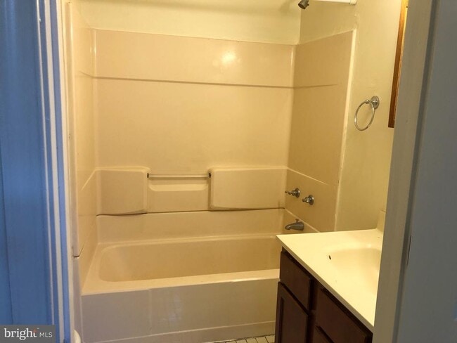 Building Photo - 531 S Ann St