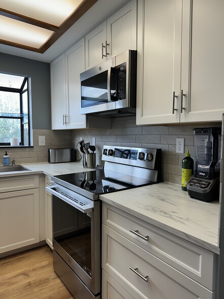 Building Photo - 4385 Georgia St