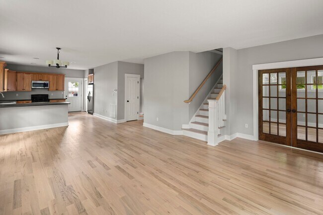 Building Photo - Beautiful Beaverdam Home