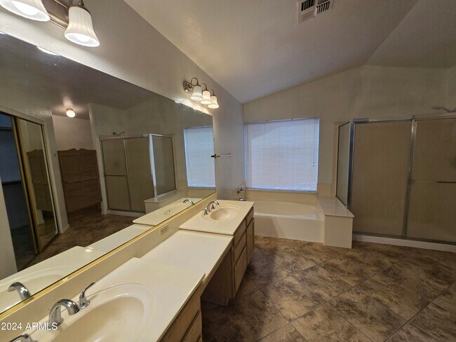 Building Photo - 913 W Sun Coast Dr