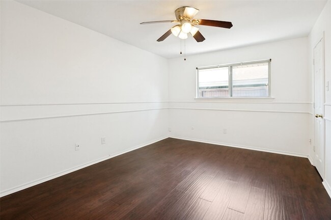 Building Photo - 1005 De Pauw Dr