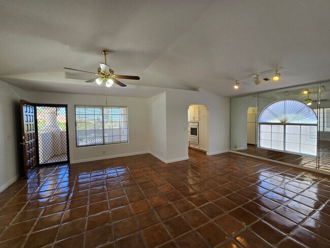 Building Photo - 1421 Santa Margarita St