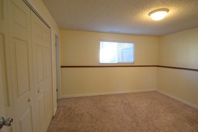 Building Photo - 4 Bed 3 Bath w/AC - Coming Soon! - MileSto...