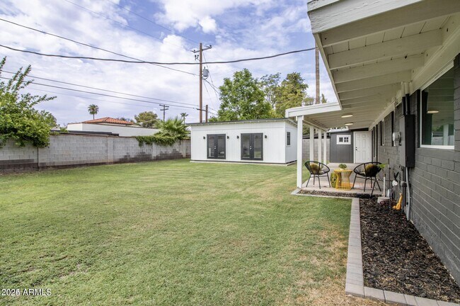 Building Photo - 1509 E Rancho Dr