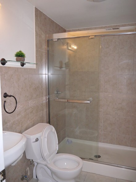 Building Photo - 517 Hanover St