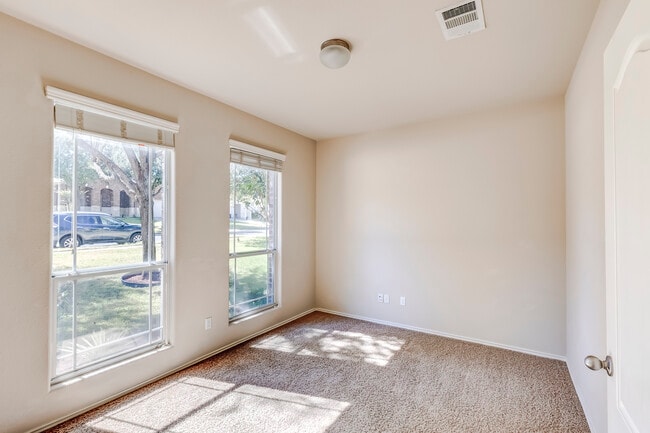 Building Photo - 1604 Greenside Dr