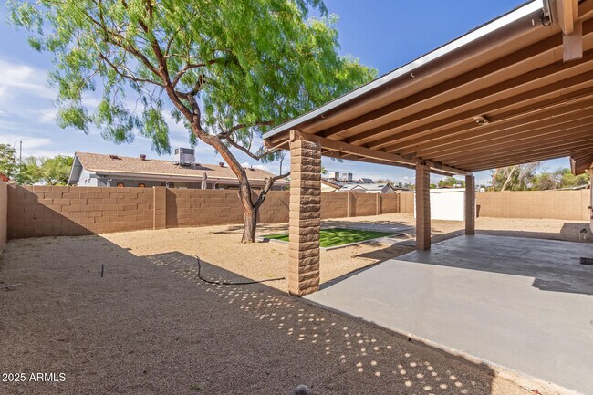 Building Photo - 1002 W Villa Rita Dr