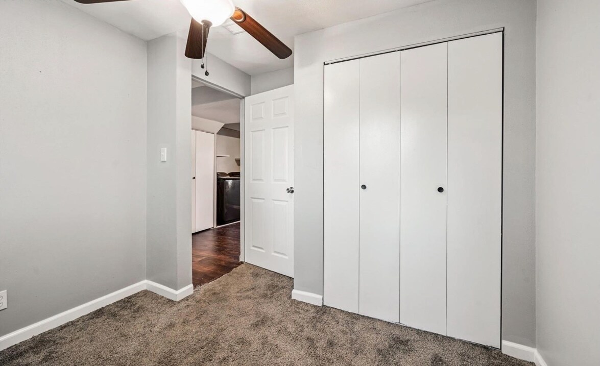 Building Photo - 216 Chaucer Ct