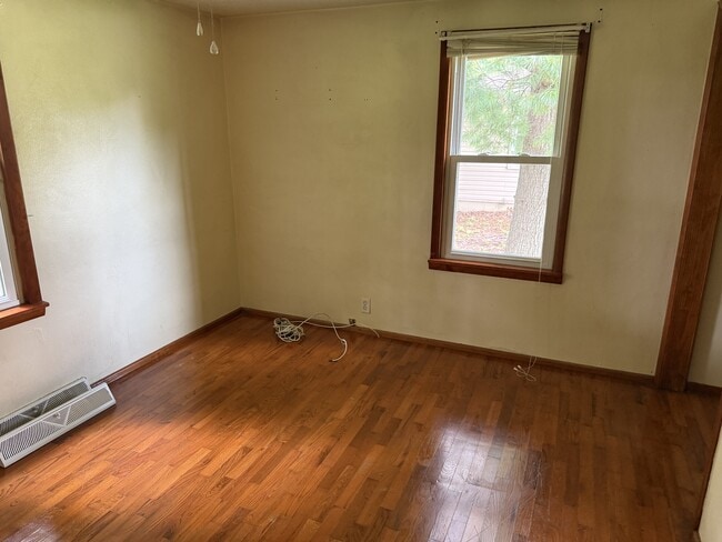 Building Photo - 403 Rose Ln