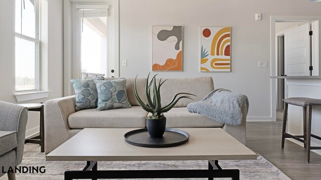 Building Photo - 1270 Hillcrest Dr