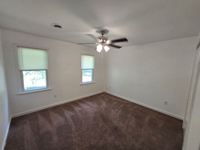 Building Photo - 4 BEDROOM IN CHESTERFIELD COUNTY all viewi...