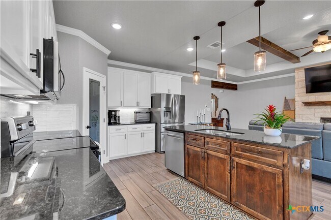 Building Photo - 8508 Glade Dr