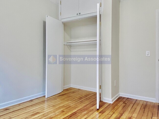 Building Photo - 209 W 108th St