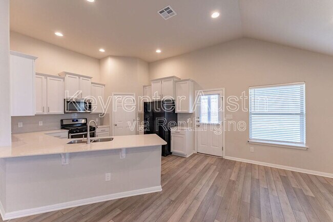 Building Photo - 113 Caney Cv