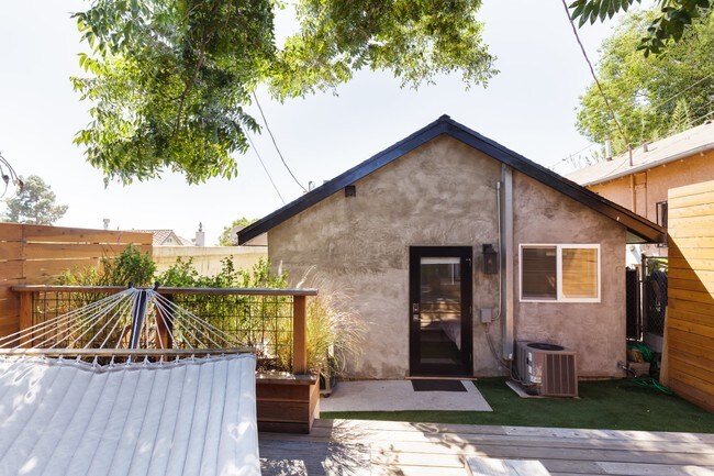 Building Photo - 1523 Morton Terrace