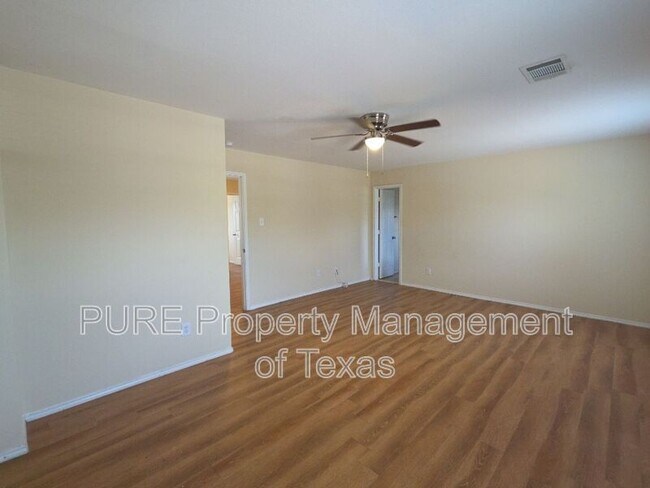 Building Photo - 204 Ruby Lake Dr