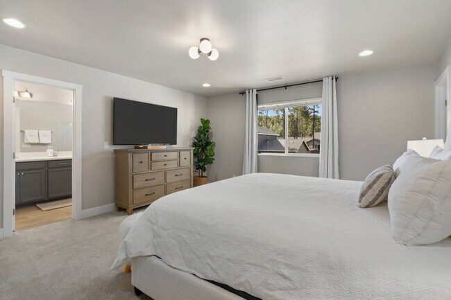 Building Photo - 2841 W Alamo Dr