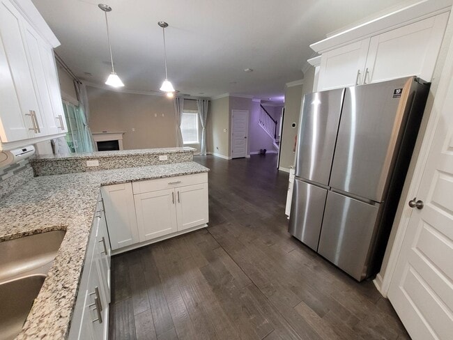 Building Photo - Beautiful 4 Bedroom, 2.5 Bath Home