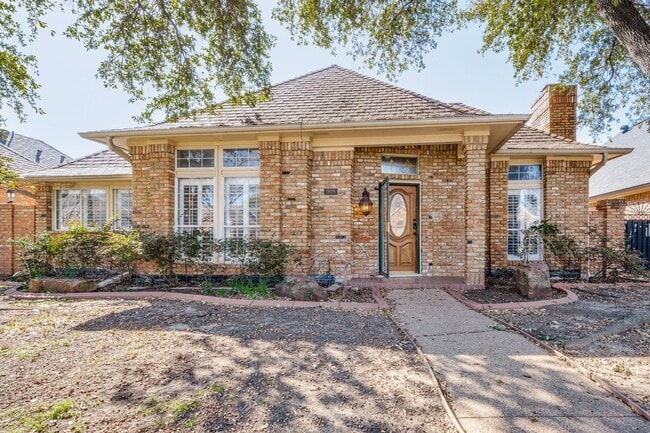 Building Photo - Absolutely Stunning!