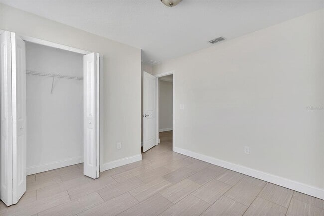 Building Photo - 2044 Hillview Cir