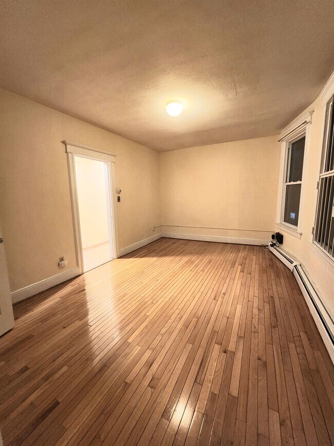 Building Photo - 122 Jewett Ave