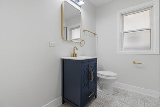 Building Photo - 2521 W Farragut Ave