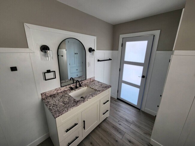 Building Photo - Newly Renovated 3-Bedroom Property in Prim...