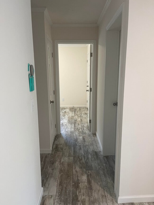 Hallway to Bedrooms & Bathroom - 4037 Tower Rd
