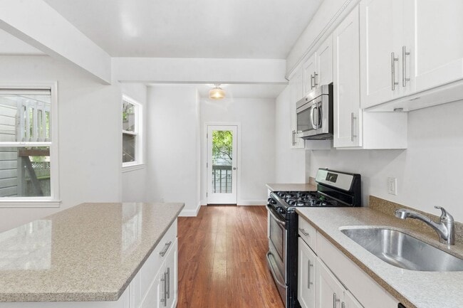 Building Photo - Lovely 2 Bed, 1 Bath Haight Ashbury Flat