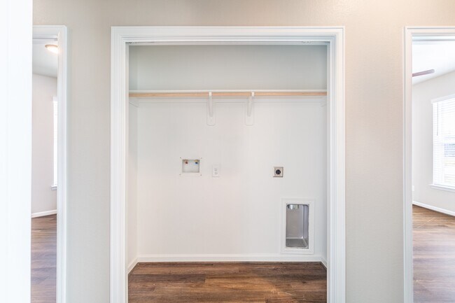 Building Photo - 131 Pk Pl Cir